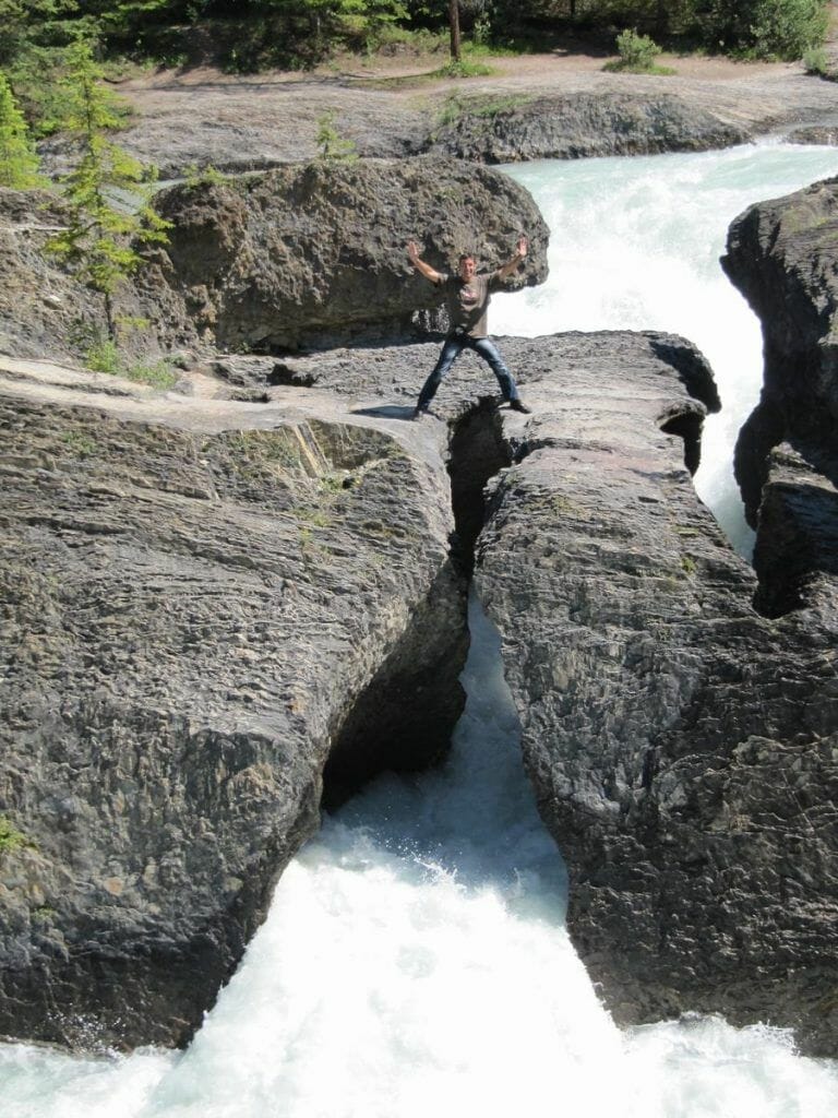 Natural Bridge - que visitar en Yoho National Park
