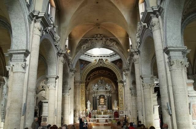 interior iglesia de Santa Maria dei popolo
