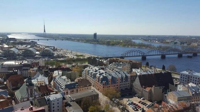 vistas de Daugava desde campanario de san pedro