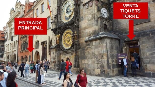 puerta venta billetes torre ayuntamiento praga entrada ayuntamiento junto al Reloj Astronómico de Praga