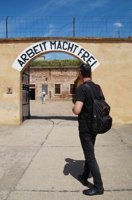 ARBEIT MACHT FREI en Terezin