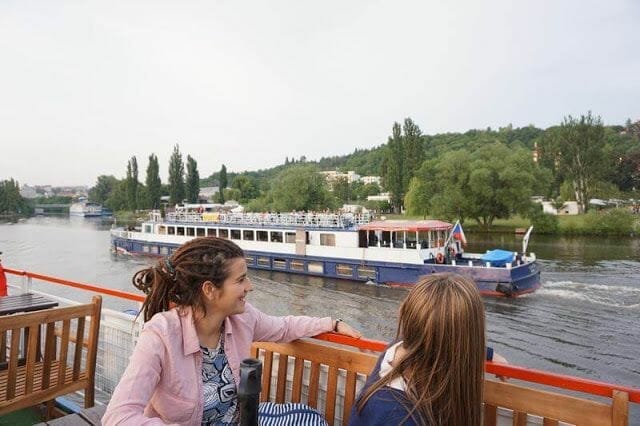 Paseo en barco en Praga