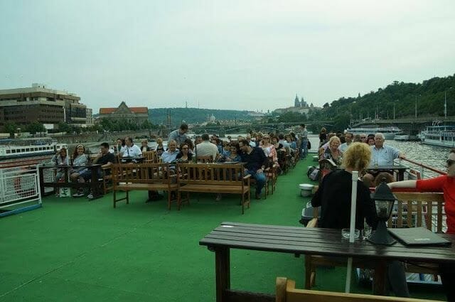 Paseo en barco en Praga