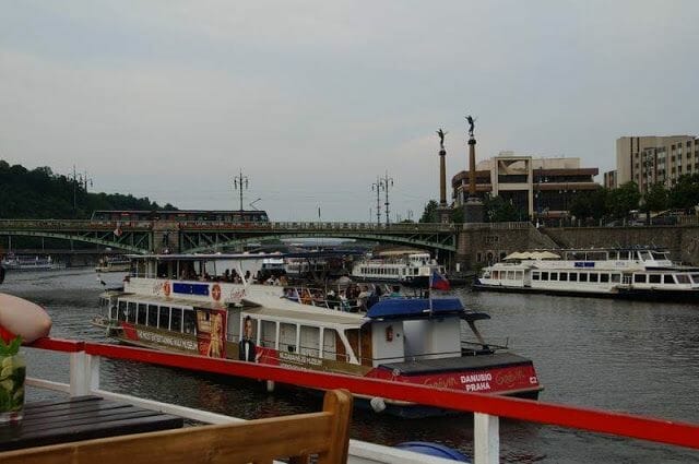 Paseo en barco en Praga por el río Moldava