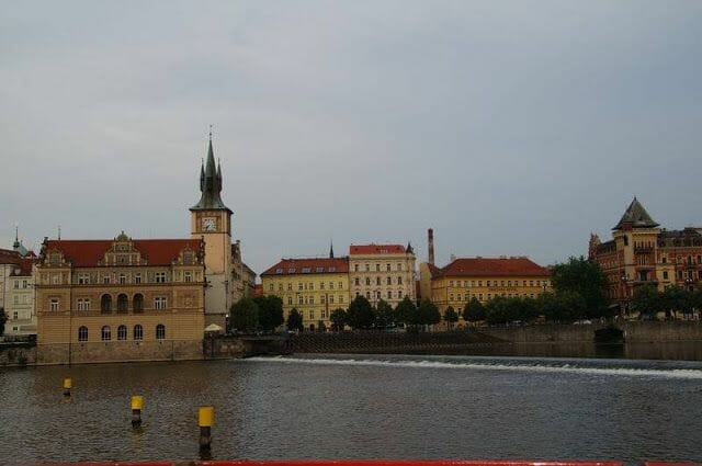Paseo en barco en Praga por el río Moldava
