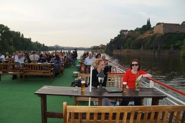 Paseo en barco en Praga por el río Moldava
