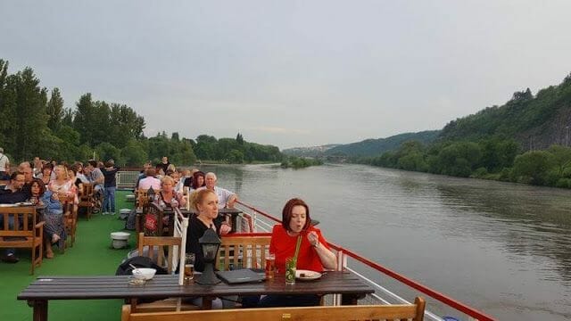 Paseo en barco en Praga