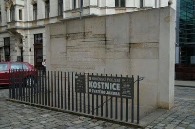 entrada osario de Brno