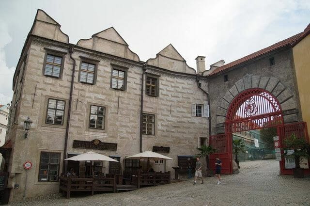 Puerta Roja castillo de Cesky