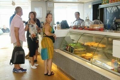 comida del Ferry de Atenas a Naxos