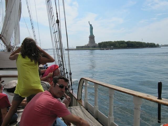 La estatua desde el velero estatua libertad velero clipper