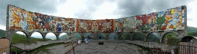 MONUMENTO DE LA AMISTAD ENTRE GEORGIA Y RUSIA