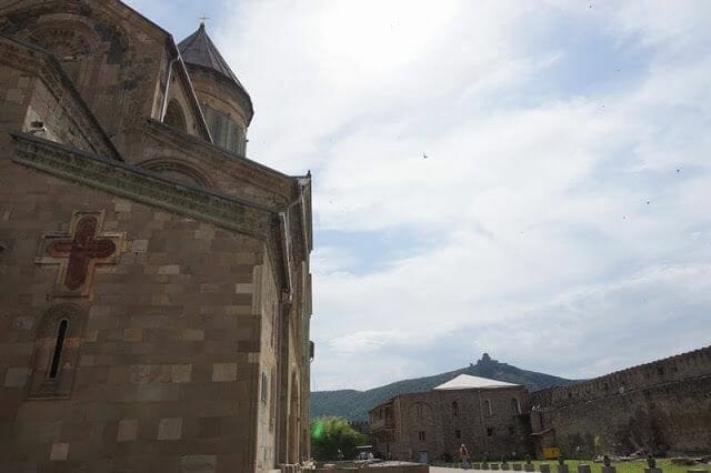 Monasterio Jvari desde la catedral de Svetitskhoveli