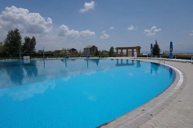 Latar Hotel Complex