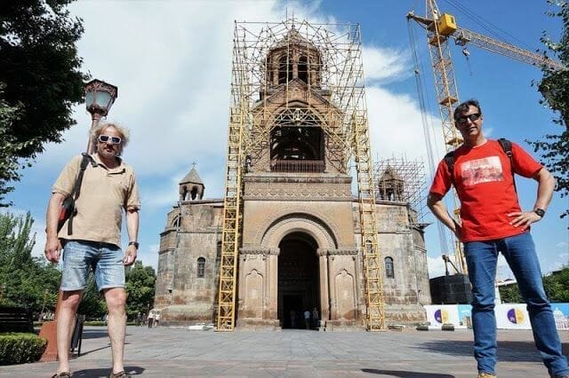 fachada de catedral de Echmiadzin