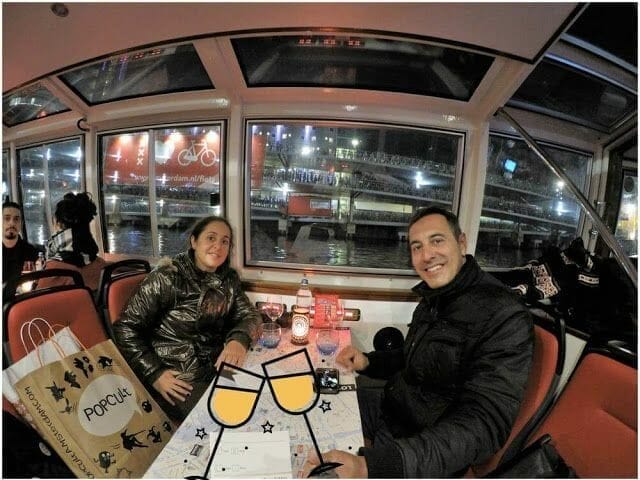 cenar paseando por los canales de Ámsterdam