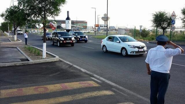 Comitiva del Papa en armenia