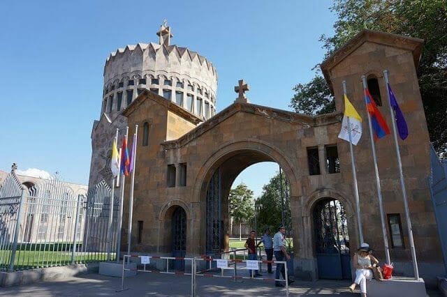 entrada de Echmiadzin
