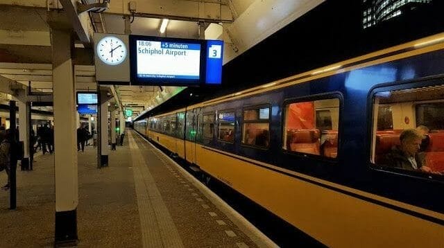 tren aeropuerto amsterdam