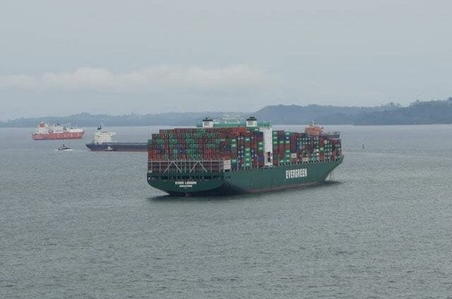 ir de la esclusa de Miraflores a Agua Clara