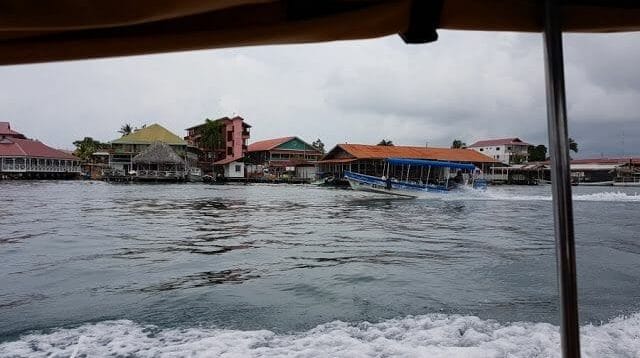 Bote de Almirante a Bocas del Toro