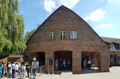 Casa entradas auschwitz - Cómo ir de Cracovia a Auschwitz