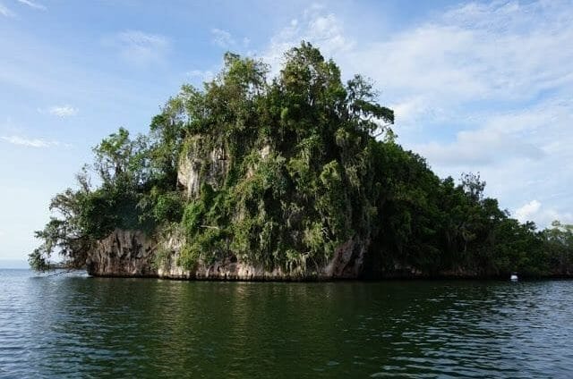 mogotes parque Nacional los Haitises