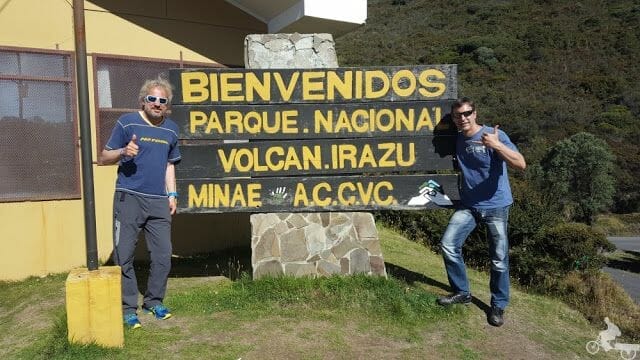 cartel entrada parque volcan irazu