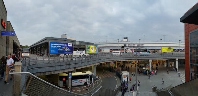 Estación central de trenes y buses de Cracovia