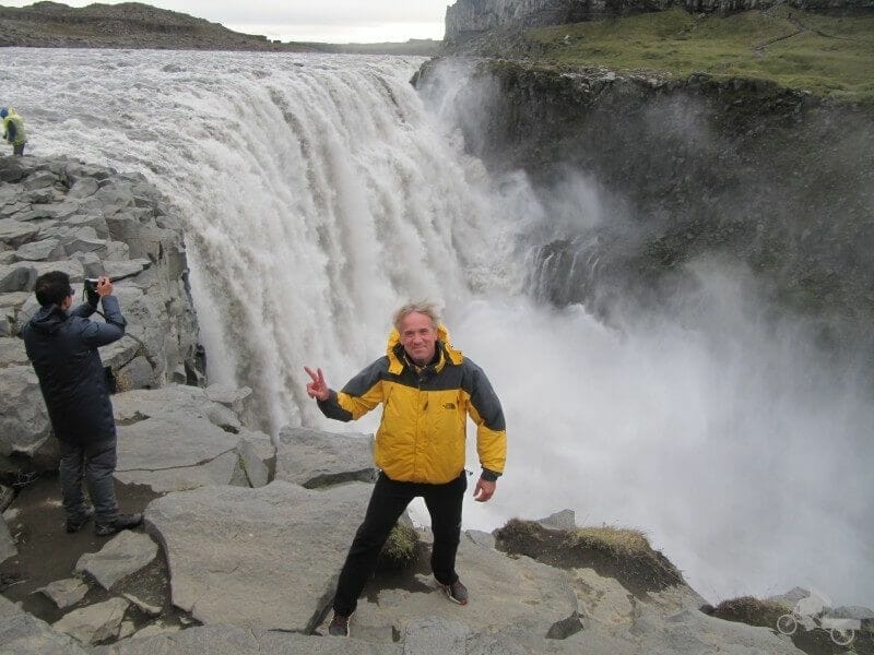 ver cataratas es viajar a islandia barato