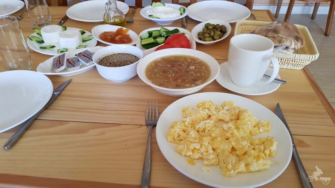 desayuno hotel samar bisharri