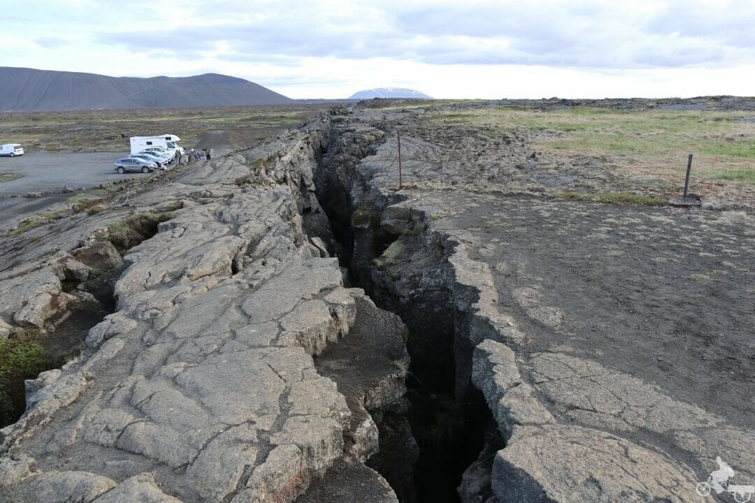 parking Cueva Grjotagja grieta