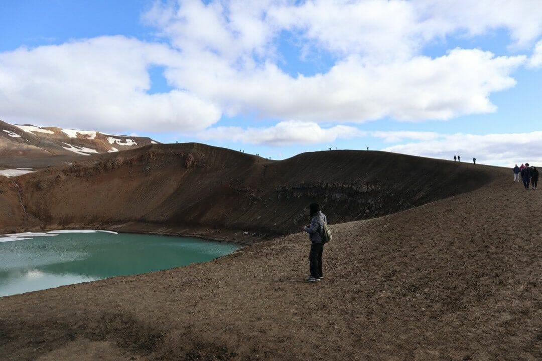 sendero que rodea crater viti