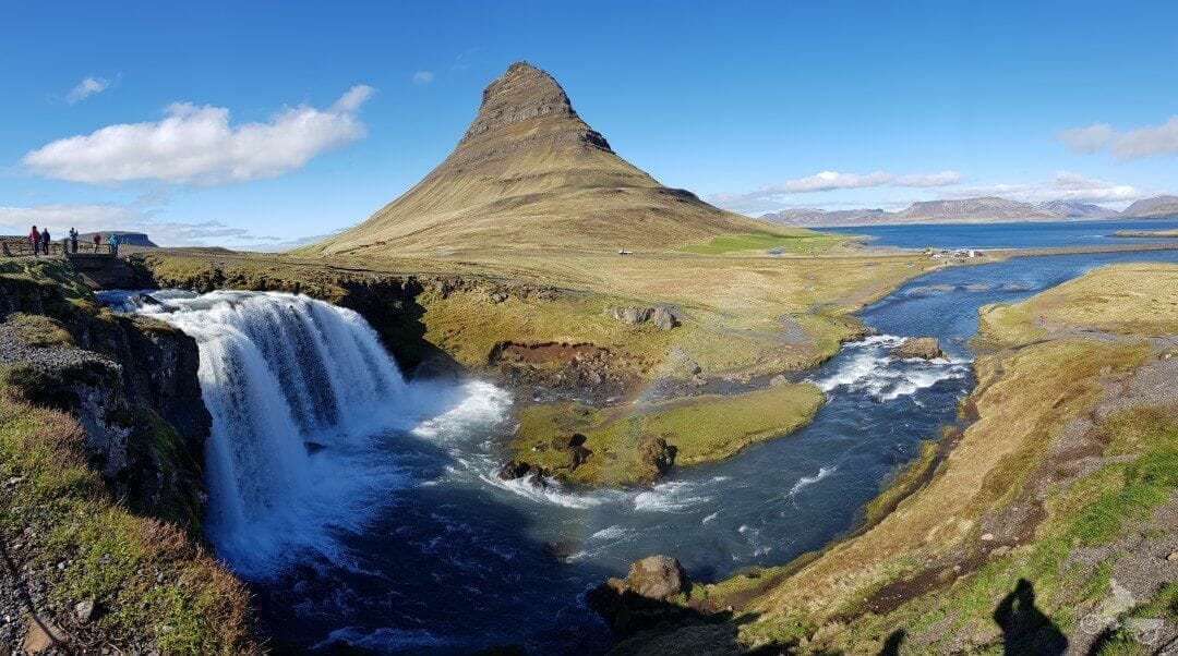 cascada Kirkjufellsfoss waterfall