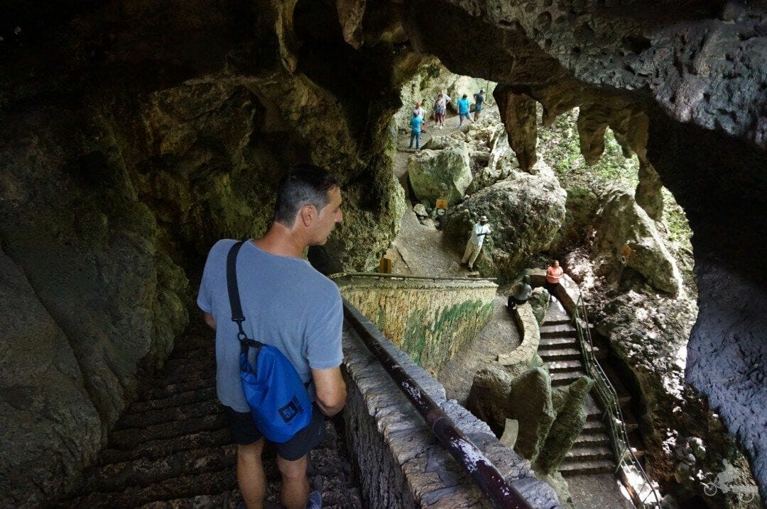 escaleras bajada a los lagos de Santo Domingo