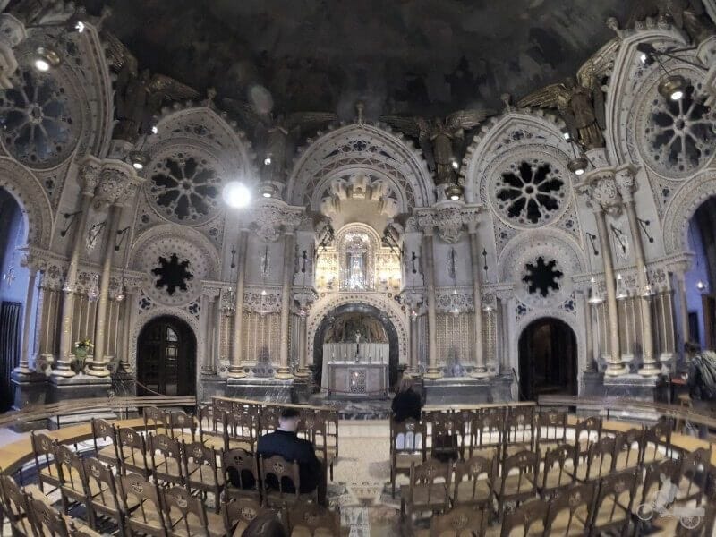 capilla bajo virgen montserrat