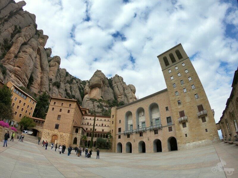 fachada monasterio Montserrat que ver en Barcelona