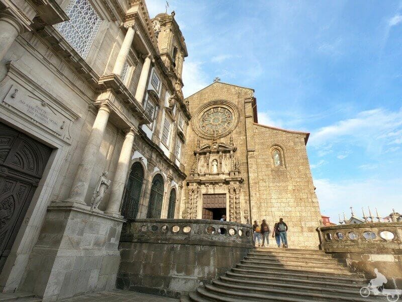 fachada de la iglesia de san francisco de oporto