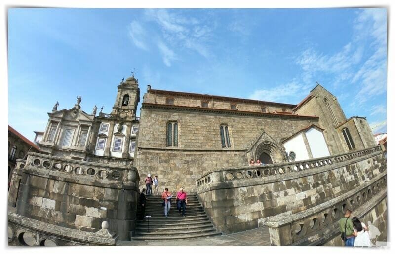 lateral iglesia san francisco de oporto