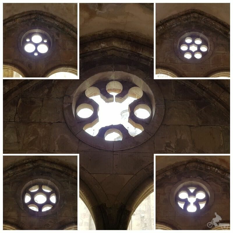 interior rosetones del claustro de la catedral de coimbra