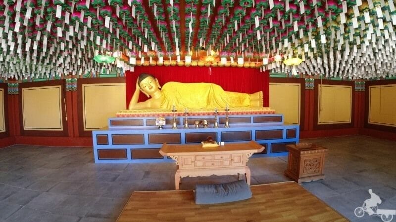 buda estirado templo haedong yonggungsa