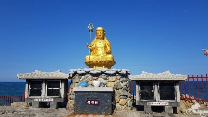 buda negro templo haedong yonggungsa