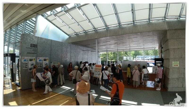 hall de llegadas al puerto de cruceros de nagasaki