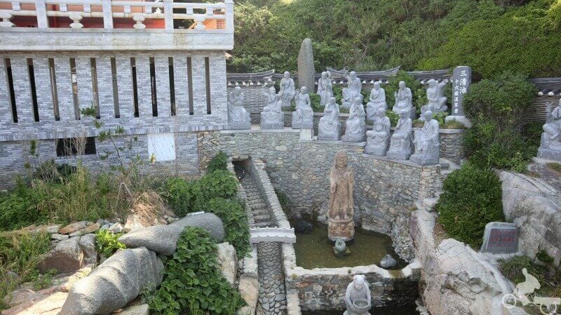 lanzar moneda deseos templo haedong yonggungsa