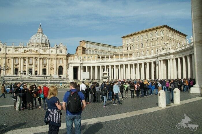 colas basilica san pedro