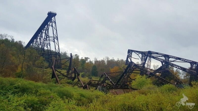 puente destruido por tornado