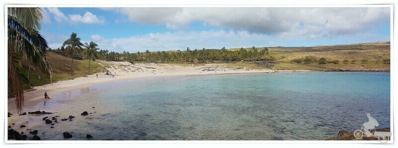 playa de Anakena en norte de isla de Pascua
