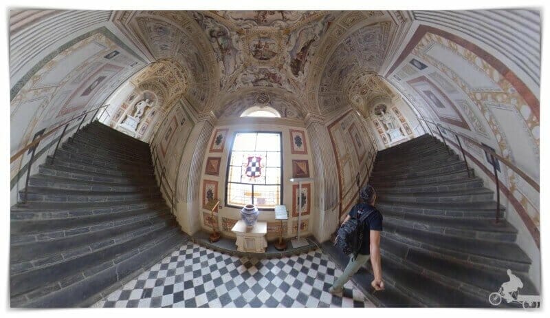 escalera del palacio Álvaro Bazan