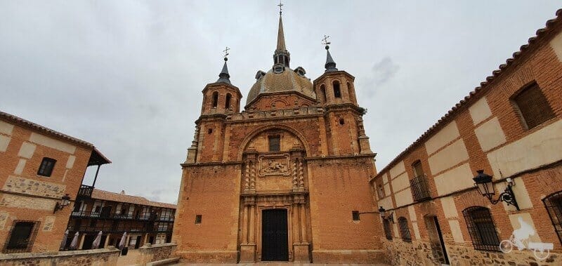 fachada de Santiago de la iglesia de San Carlos del Valle