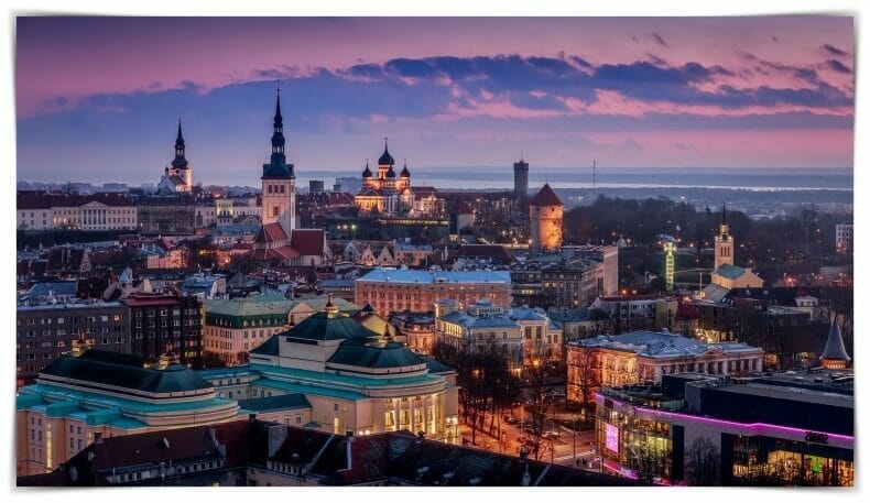 mejores free tours Tallin de noche